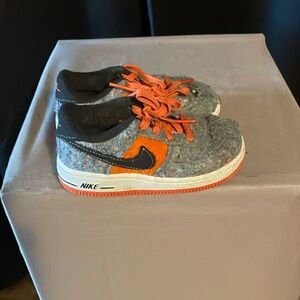 Nike kids, tennis shoes size 8C